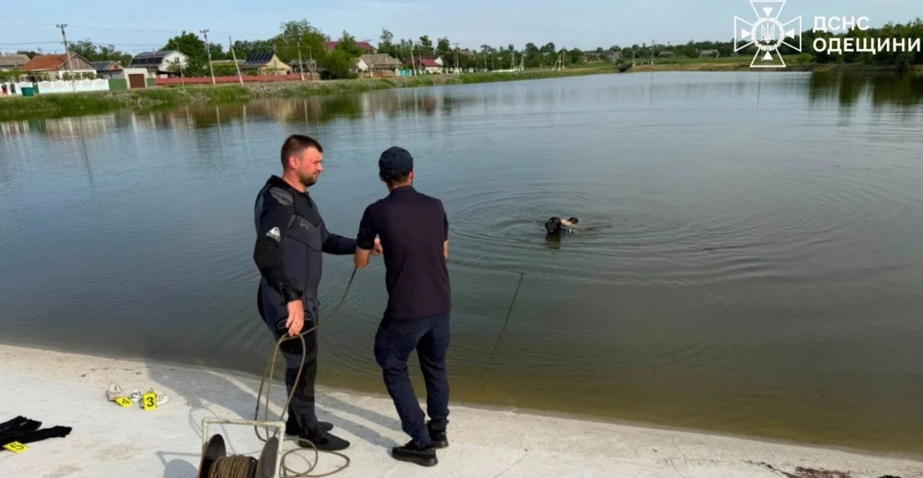 Трагедія на Одещині: у ставку потонули дві дівчини 16 та 17 років, на березі знайшли лише одяг Трагедія на Одещині: у ставку потонули дві дівчини 16 та 17 років, на березі знайшли лише одяг